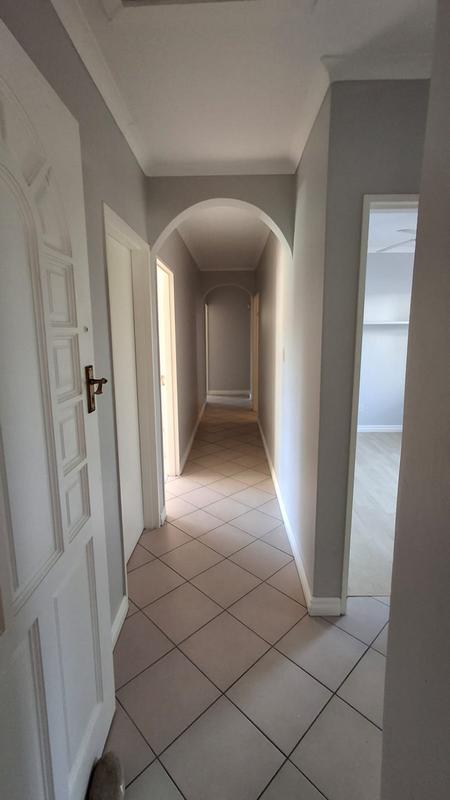 To Let 4 Bedroom Property for Rent in Flamingo Vlei Western Cape
